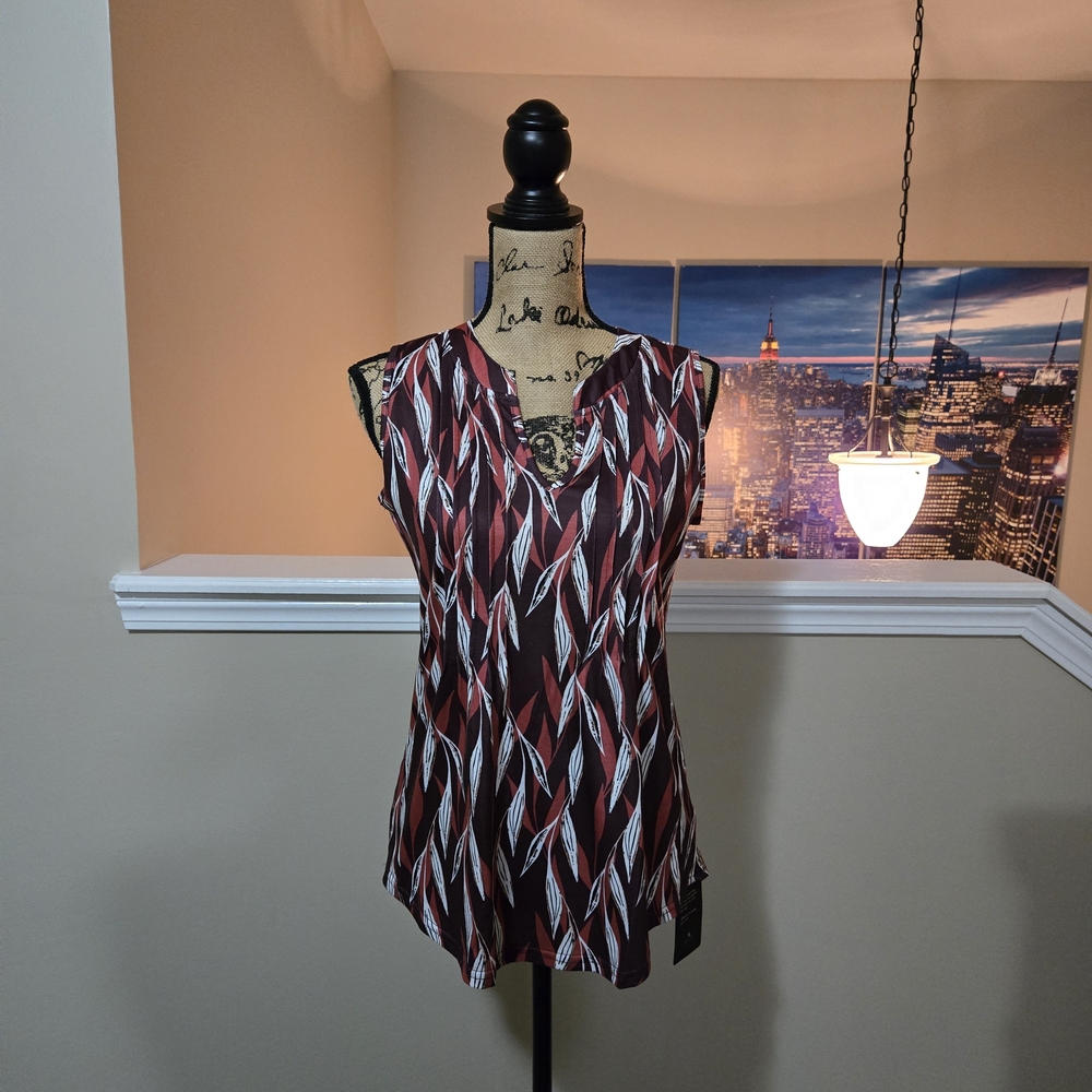 Asymmetrical Sleeveless Graphic Blouse